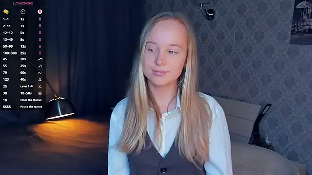 Freechat SoonMoor on StripChat