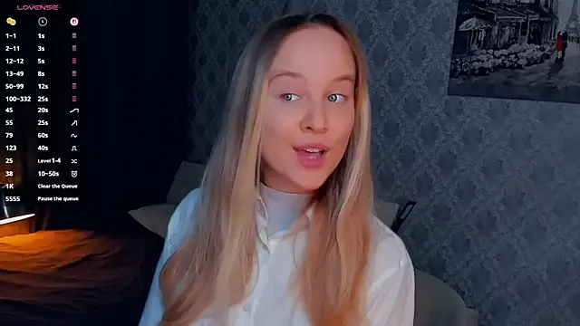 Freechat SoonMoor on StripChat