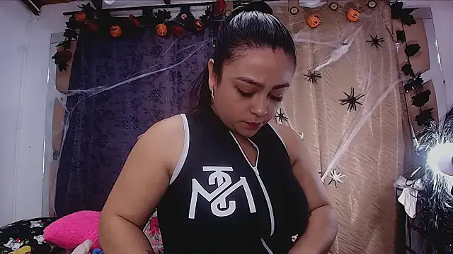 Freechat sweegirl69 on StripChat