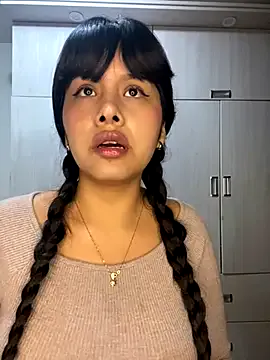 StripChat SweetieMariana is Freechat SweetieMariana — Finger in my pussy + show bubies