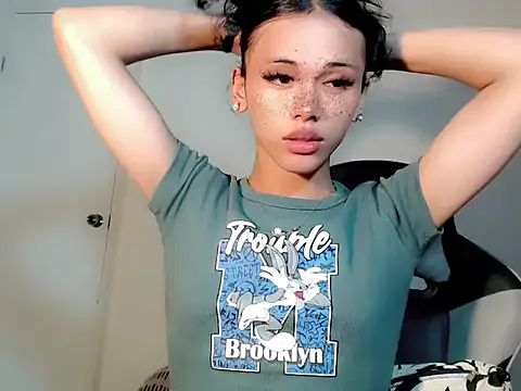 Freechat urcurlydiva on StripChat