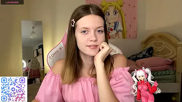 VibeQueenLucy — my butt in close-up in front of the mirr