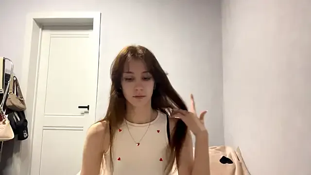 WildPeachh — show tongue