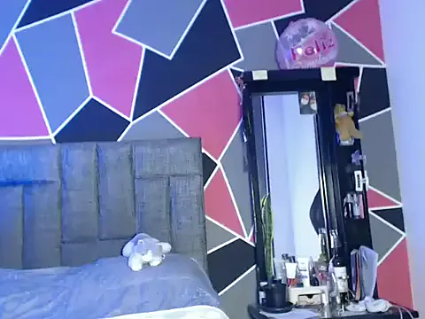 Freechat ximena_su88 on StripChat