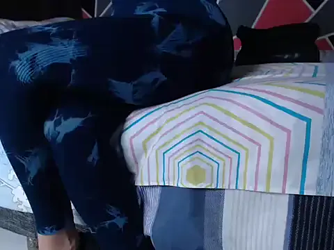 Freechat ximena_su88 on StripChat